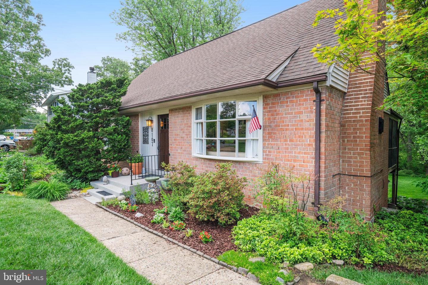 8107 SPRINGFIELD VILLAGE DR, SPRINGFIELD, Virginia 22152, 5 Bedrooms Bedrooms, ,2 BathroomsBathrooms,Residential,For sale,8107 SPRINGFIELD VILLAGE DR,VAFX2238964 MLS # VAFX2238964