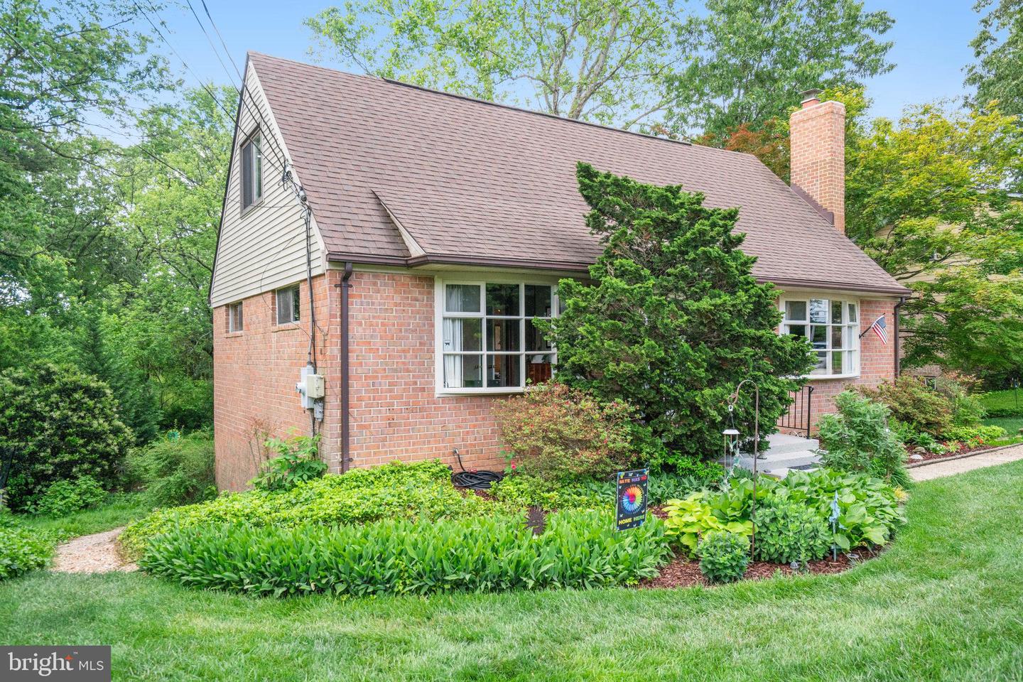8107 SPRINGFIELD VILLAGE DR, SPRINGFIELD, Virginia 22152, 5 Bedrooms Bedrooms, ,2 BathroomsBathrooms,Residential,For sale,8107 SPRINGFIELD VILLAGE DR,VAFX2238964 MLS # VAFX2238964