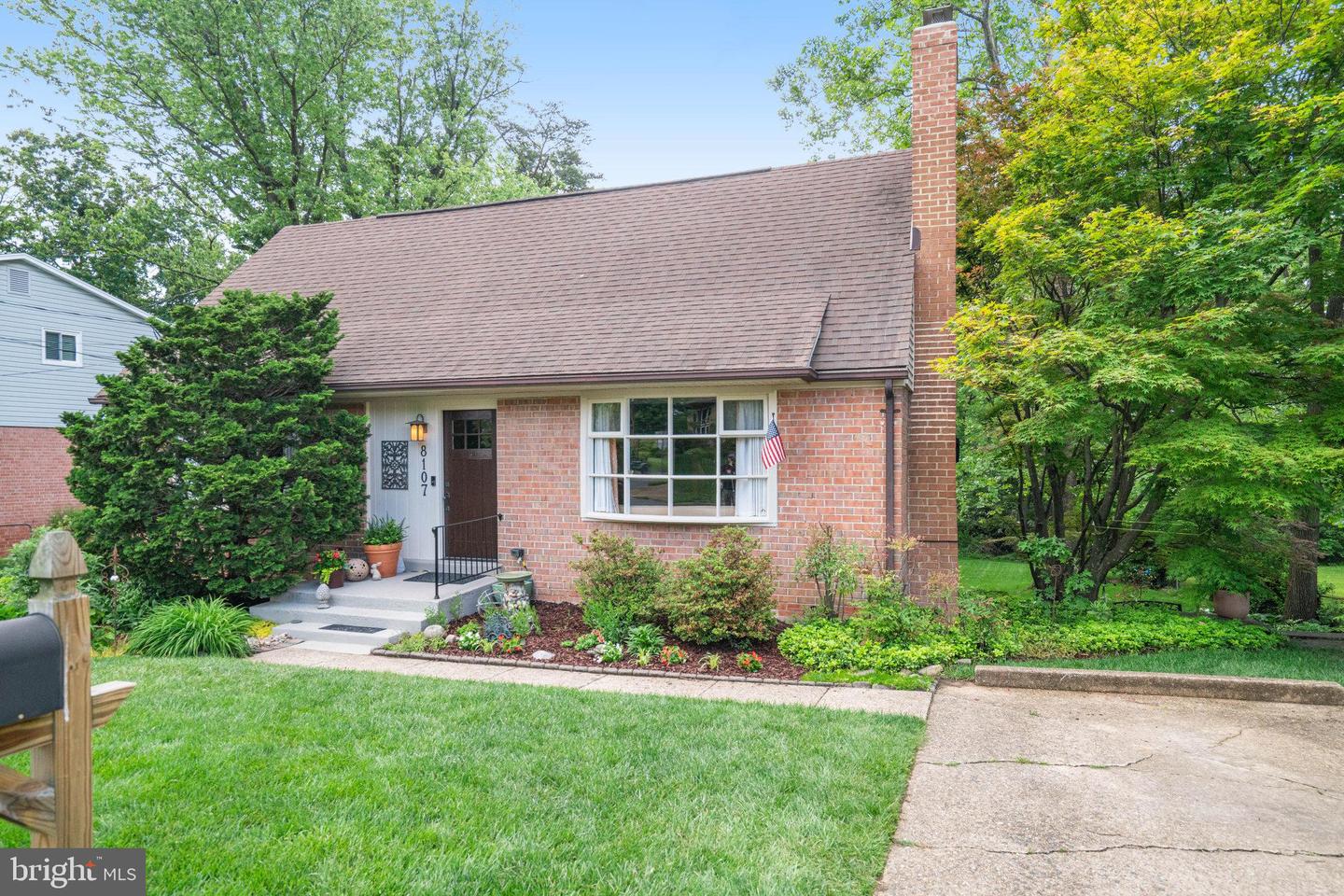 8107 SPRINGFIELD VILLAGE DR, SPRINGFIELD, Virginia 22152, 5 Bedrooms Bedrooms, ,2 BathroomsBathrooms,Residential,For sale,8107 SPRINGFIELD VILLAGE DR,VAFX2238964 MLS # VAFX2238964