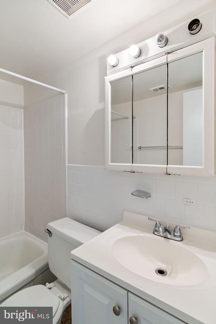 4931 AMERICANA DR #4931B, ANNANDALE, Virginia 22003, 1 Bedroom Bedrooms, ,1 BathroomBathrooms,Residential,For sale,4931 AMERICANA DR #4931B,VAFX2239272 MLS # VAFX2239272