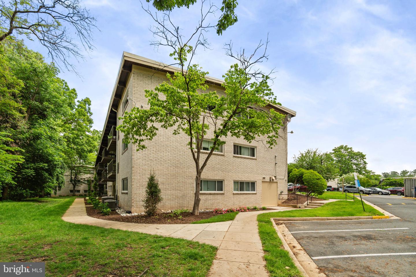 4931 AMERICANA DR #4931B, ANNANDALE, Virginia 22003, 1 Bedroom Bedrooms, ,1 BathroomBathrooms,Residential,For sale,4931 AMERICANA DR #4931B,VAFX2239272 MLS # VAFX2239272