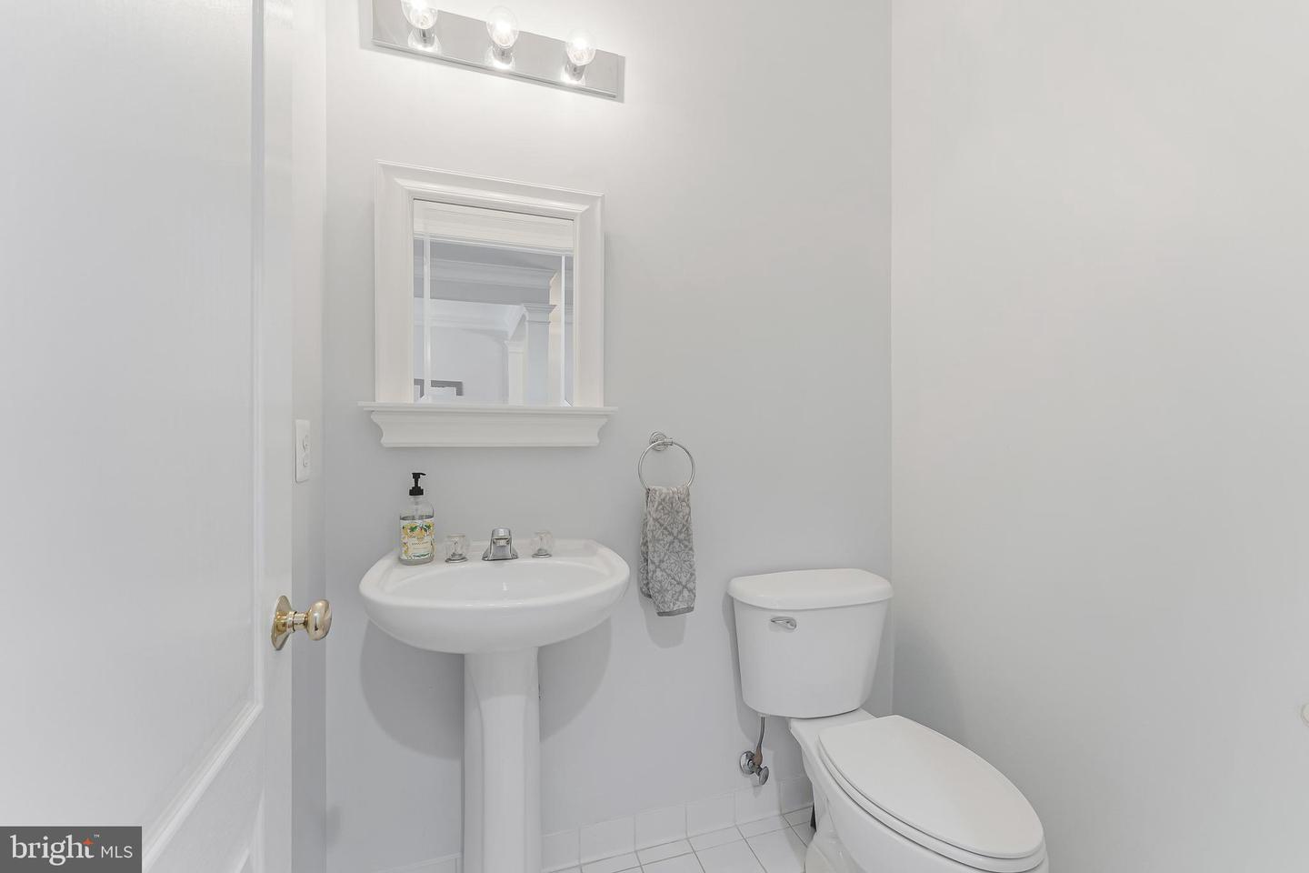 19599 ASPENDALE SQ, ASHBURN, Virginia 20147, 3 Bedrooms Bedrooms, ,2 BathroomsBathrooms,Residential,For sale,19599 ASPENDALE SQ,VALO2095688 MLS # VALO2095688