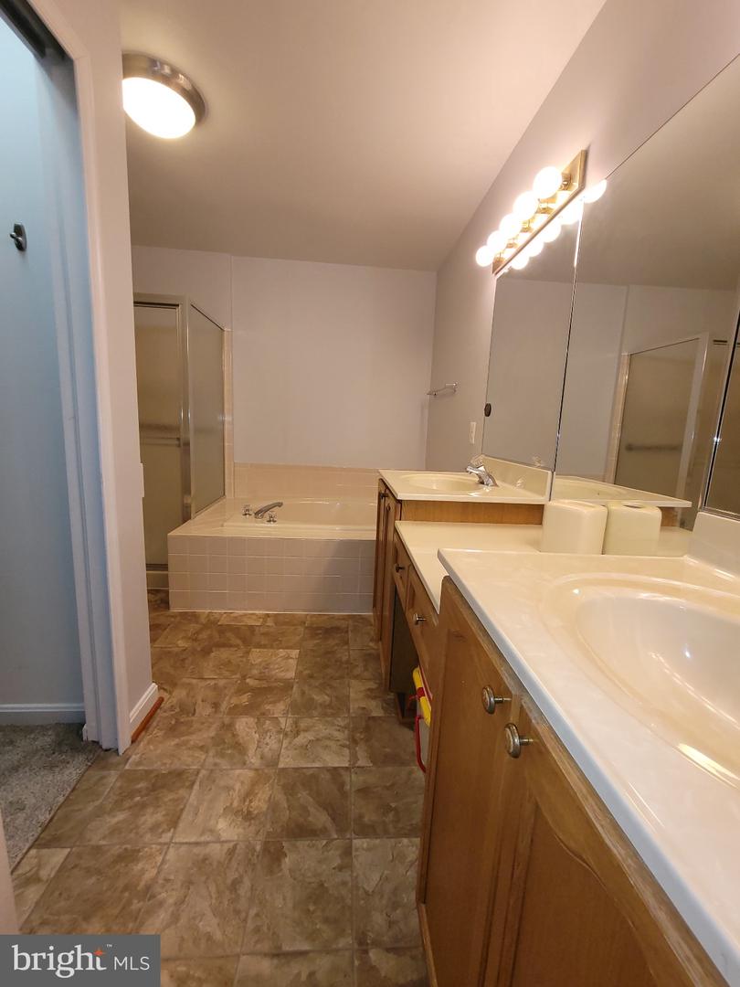 11611 HAMPSHIRE CT, FREDERICKSBURG, Virginia 22407, 3 Bedrooms Bedrooms, ,3 BathroomsBathrooms,Residential,For sale,11611 HAMPSHIRE CT,VASP2032872 MLS # VASP2032872