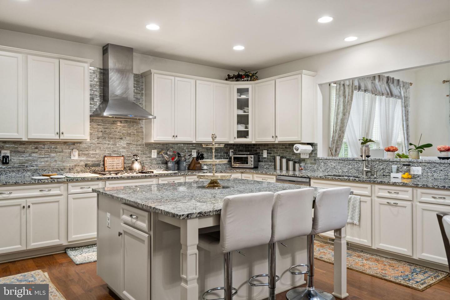 205 POPLAR MANOR AVE, FREDERICKSBURG, Virginia 22406, 5 Bedrooms Bedrooms, ,4 BathroomsBathrooms,Residential,For sale,205 POPLAR MANOR AVE,VAST2038568 MLS # VAST2038568