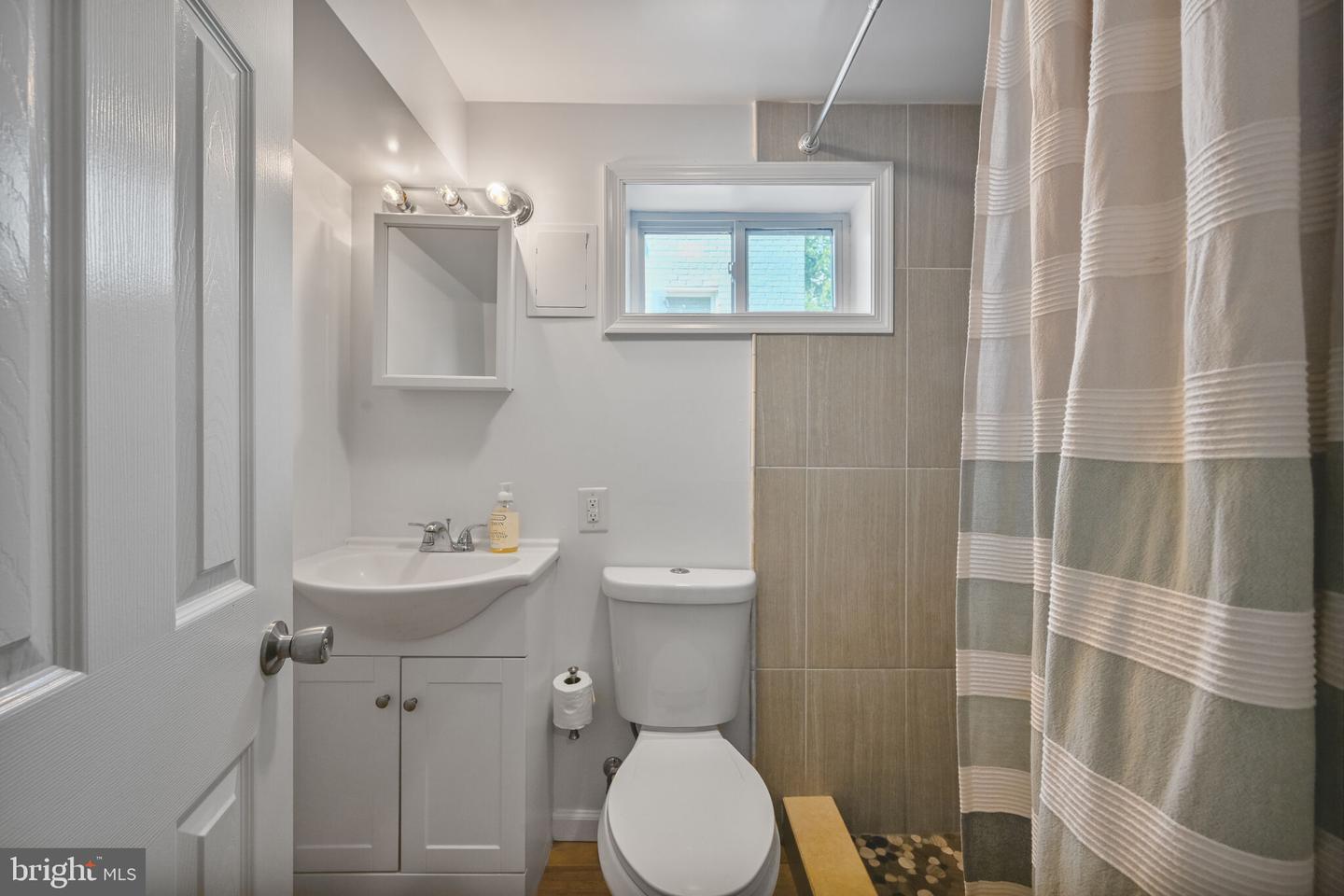 561 45TH ST NE, WASHINGTON, District Of Columbia 20019, 3 Bedrooms Bedrooms, ,2 BathroomsBathrooms,Residential,For sale,561 45TH ST NE,DCDC2199362 MLS # DCDC2199362