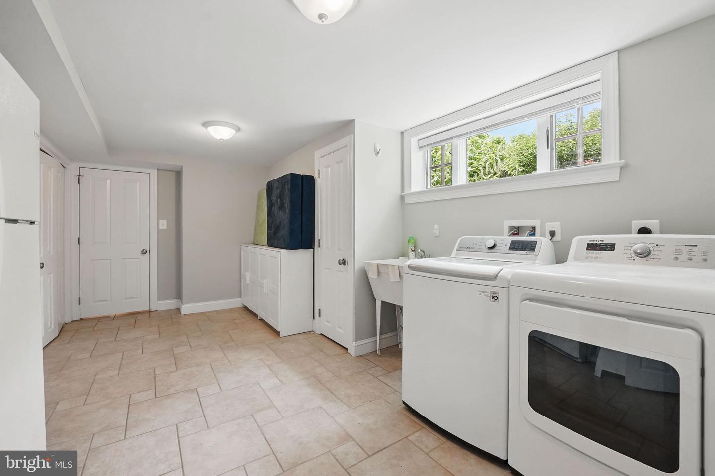 2719 N POLLARD ST, ARLINGTON, Virginia 22207, 4 Bedrooms Bedrooms, ,3 BathroomsBathrooms,Residential,For sale,2719 N POLLARD ST,VAAR2057152 MLS # VAAR2057152