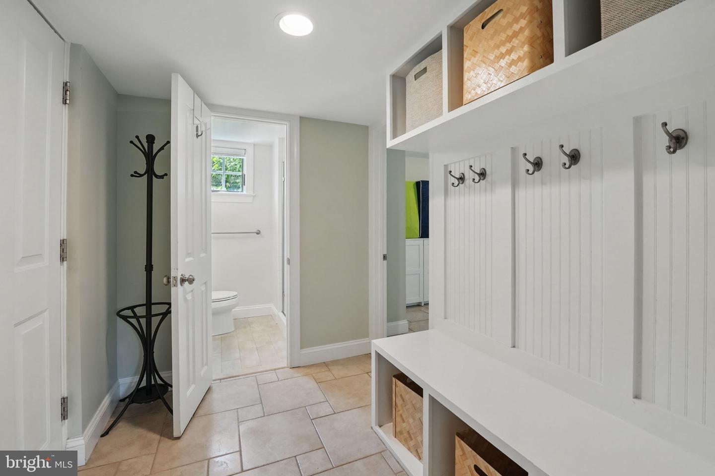 2719 N POLLARD ST, ARLINGTON, Virginia 22207, 4 Bedrooms Bedrooms, ,3 BathroomsBathrooms,Residential,For sale,2719 N POLLARD ST,VAAR2057152 MLS # VAAR2057152