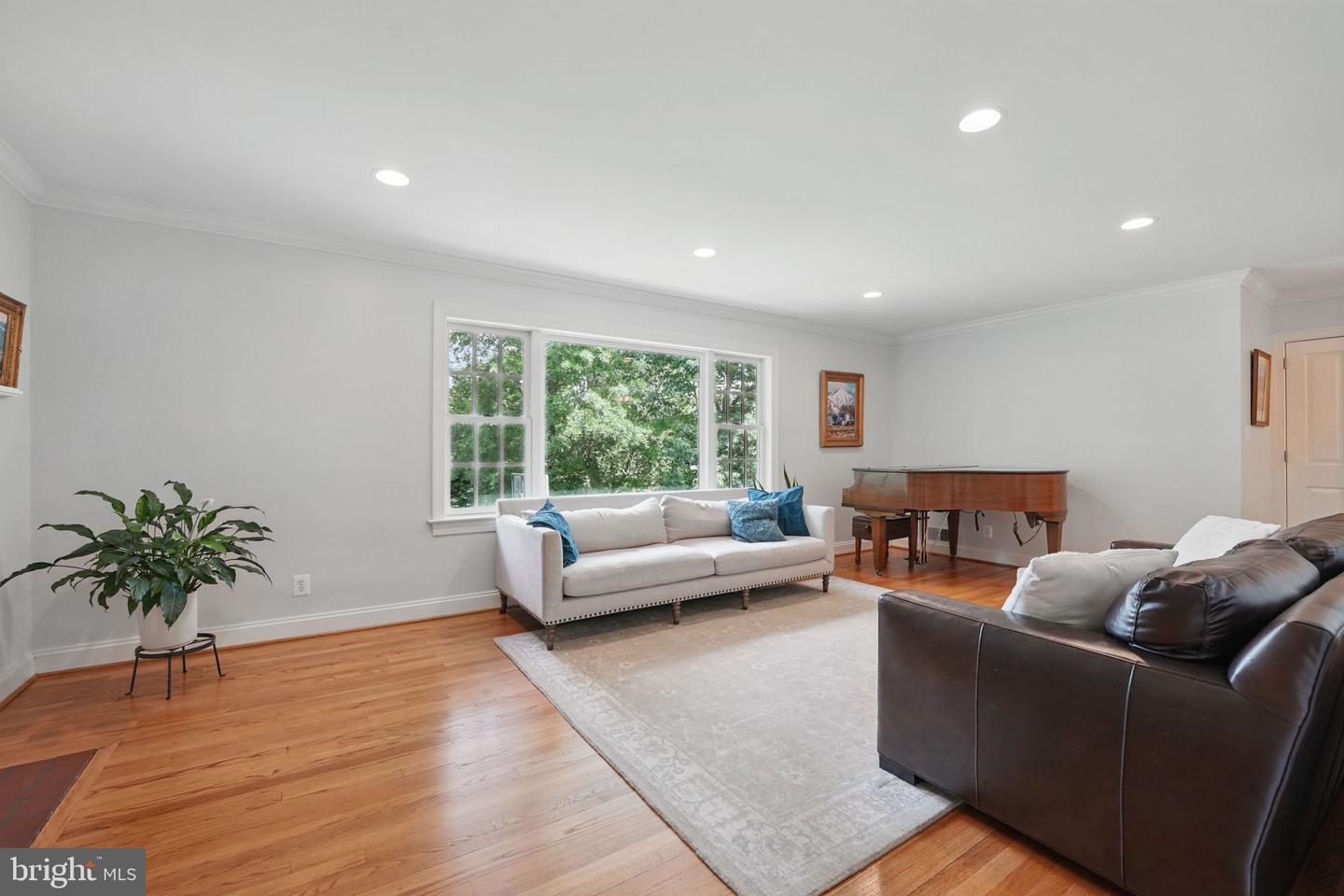 2719 N POLLARD ST, ARLINGTON, Virginia 22207, 4 Bedrooms Bedrooms, ,3 BathroomsBathrooms,Residential,For sale,2719 N POLLARD ST,VAAR2057152 MLS # VAAR2057152