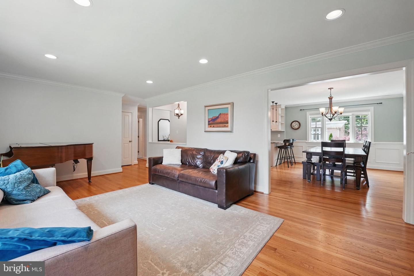 2719 N POLLARD ST, ARLINGTON, Virginia 22207, 4 Bedrooms Bedrooms, ,3 BathroomsBathrooms,Residential,For sale,2719 N POLLARD ST,VAAR2057152 MLS # VAAR2057152