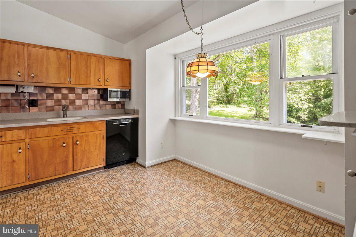 8815 BEAUCHAMP DR, ALEXANDRIA, Virginia 22309, 4 Bedrooms Bedrooms, ,3 BathroomsBathrooms,Residential,For sale,8815 BEAUCHAMP DR,VAFX2239142 MLS # VAFX2239142