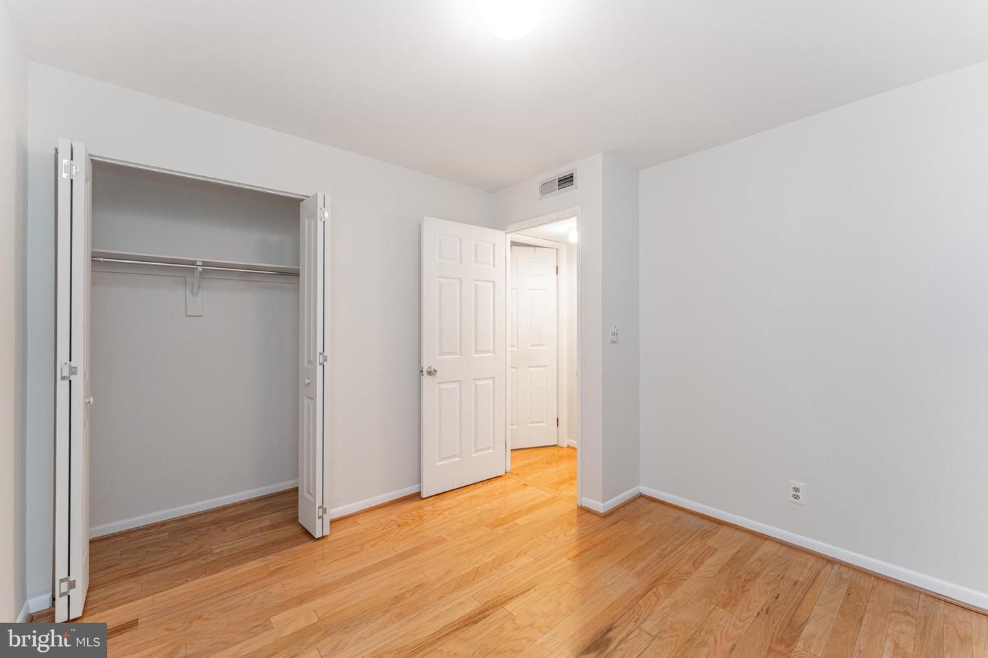2605 SOUTH WALTER REED DR #A, ARLINGTON, Virginia 22206, 2 Bedrooms Bedrooms, ,1 BathroomBathrooms,Residential,For sale,2605 SOUTH WALTER REED DR #A,VAAR2057172 MLS # VAAR2057172