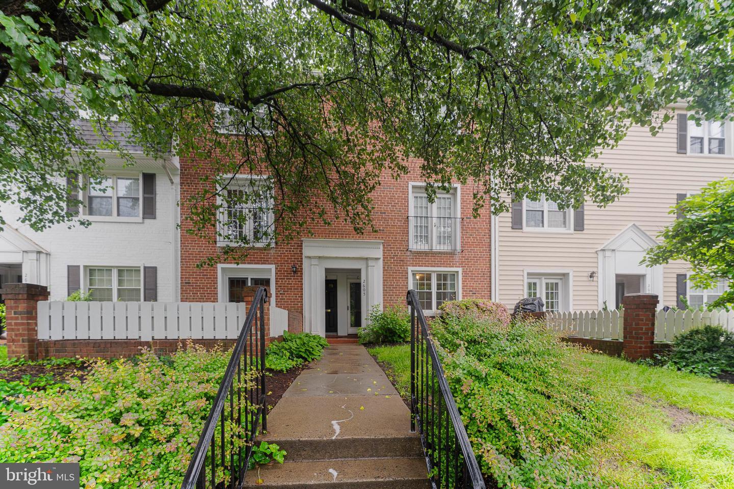 2605 SOUTH WALTER REED DR #A, ARLINGTON, Virginia 22206, 2 Bedrooms Bedrooms, ,1 BathroomBathrooms,Residential,For sale,2605 SOUTH WALTER REED DR #A,VAAR2057172 MLS # VAAR2057172