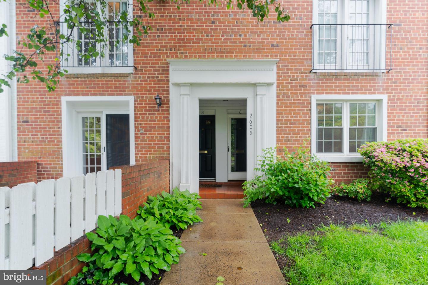 2605 SOUTH WALTER REED DR #A, ARLINGTON, Virginia 22206, 2 Bedrooms Bedrooms, ,1 BathroomBathrooms,Residential,For sale,2605 SOUTH WALTER REED DR #A,VAAR2057172 MLS # VAAR2057172