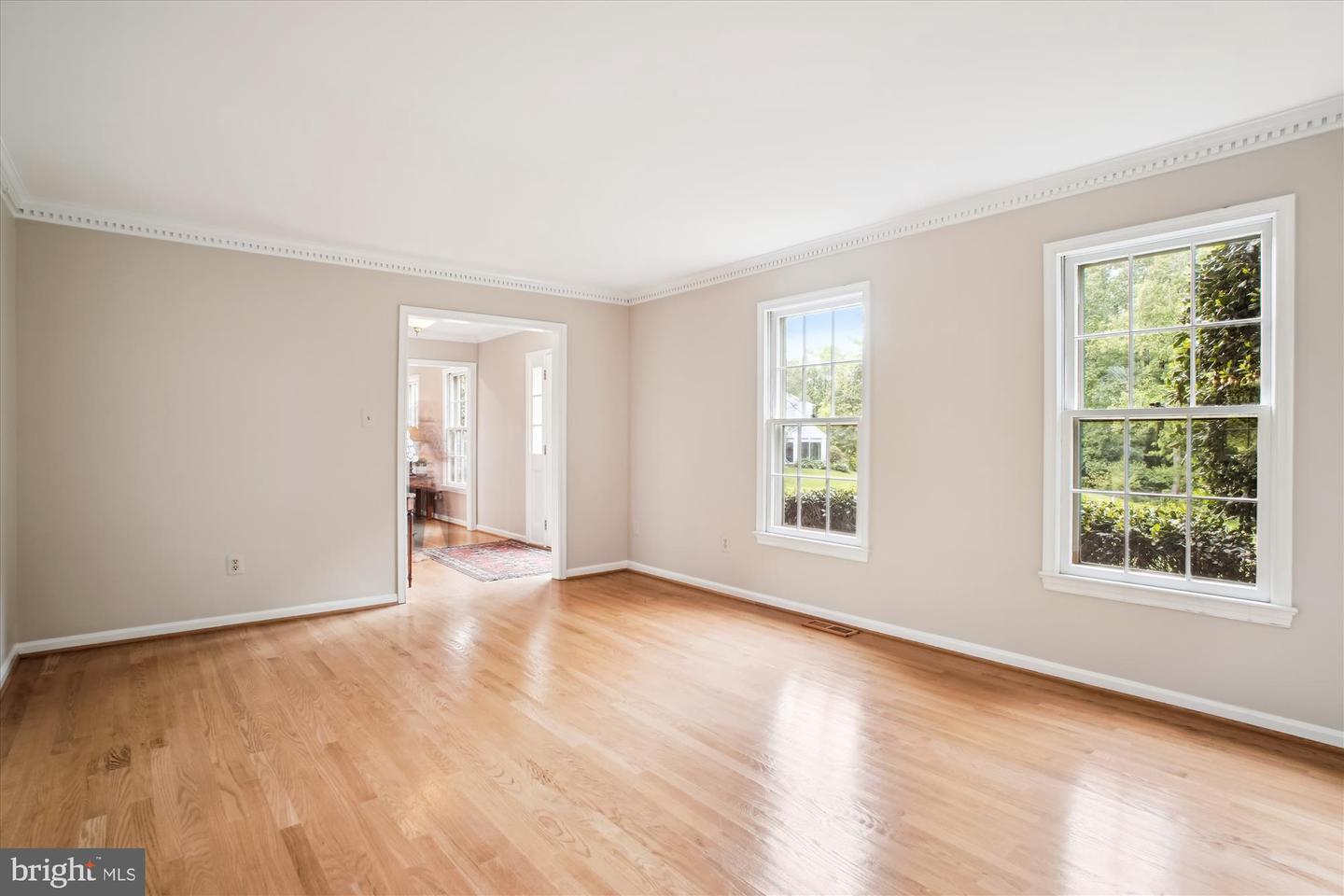 9532 LOCUST HILL DR, GREAT FALLS, Virginia 22066, 5 Bedrooms Bedrooms, ,3 BathroomsBathrooms,Residential,For sale,9532 LOCUST HILL DR,VAFX2239222 MLS # VAFX2239222