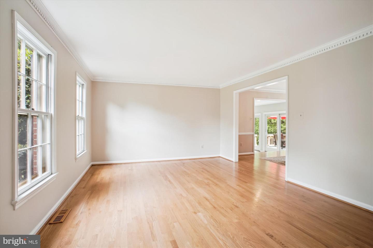 9532 LOCUST HILL DR, GREAT FALLS, Virginia 22066, 5 Bedrooms Bedrooms, ,3 BathroomsBathrooms,Residential,For sale,9532 LOCUST HILL DR,VAFX2239222 MLS # VAFX2239222