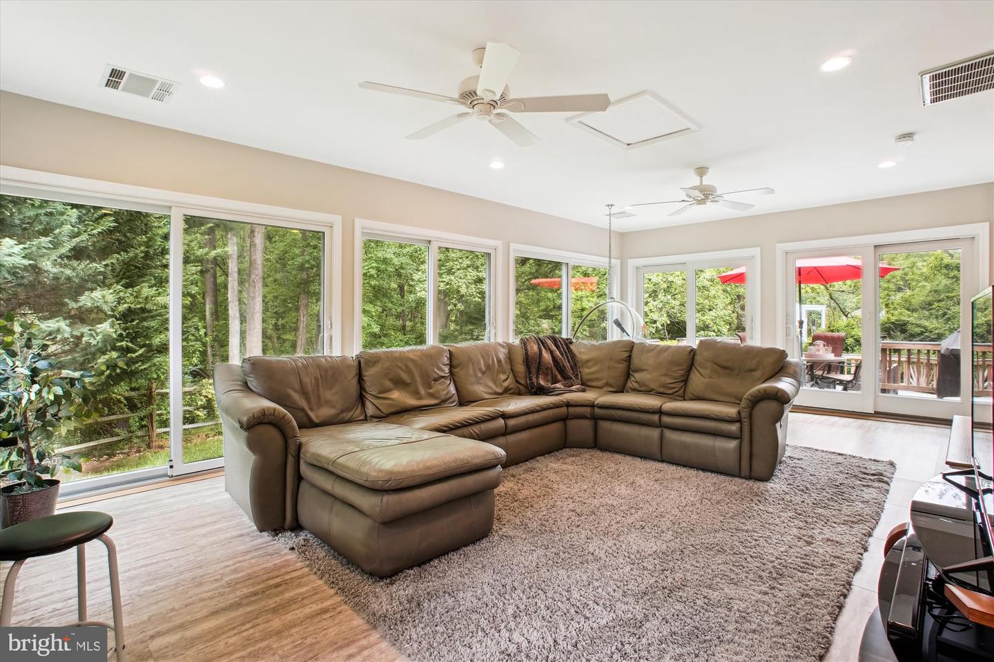 9532 LOCUST HILL DR, GREAT FALLS, Virginia 22066, 5 Bedrooms Bedrooms, ,3 BathroomsBathrooms,Residential,For sale,9532 LOCUST HILL DR,VAFX2239222 MLS # VAFX2239222