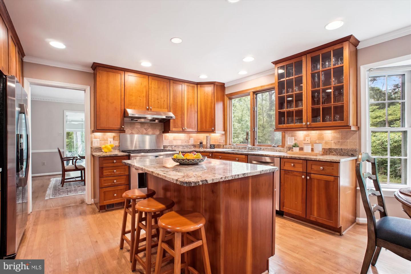 9532 LOCUST HILL DR, GREAT FALLS, Virginia 22066, 5 Bedrooms Bedrooms, ,3 BathroomsBathrooms,Residential,For sale,9532 LOCUST HILL DR,VAFX2239222 MLS # VAFX2239222