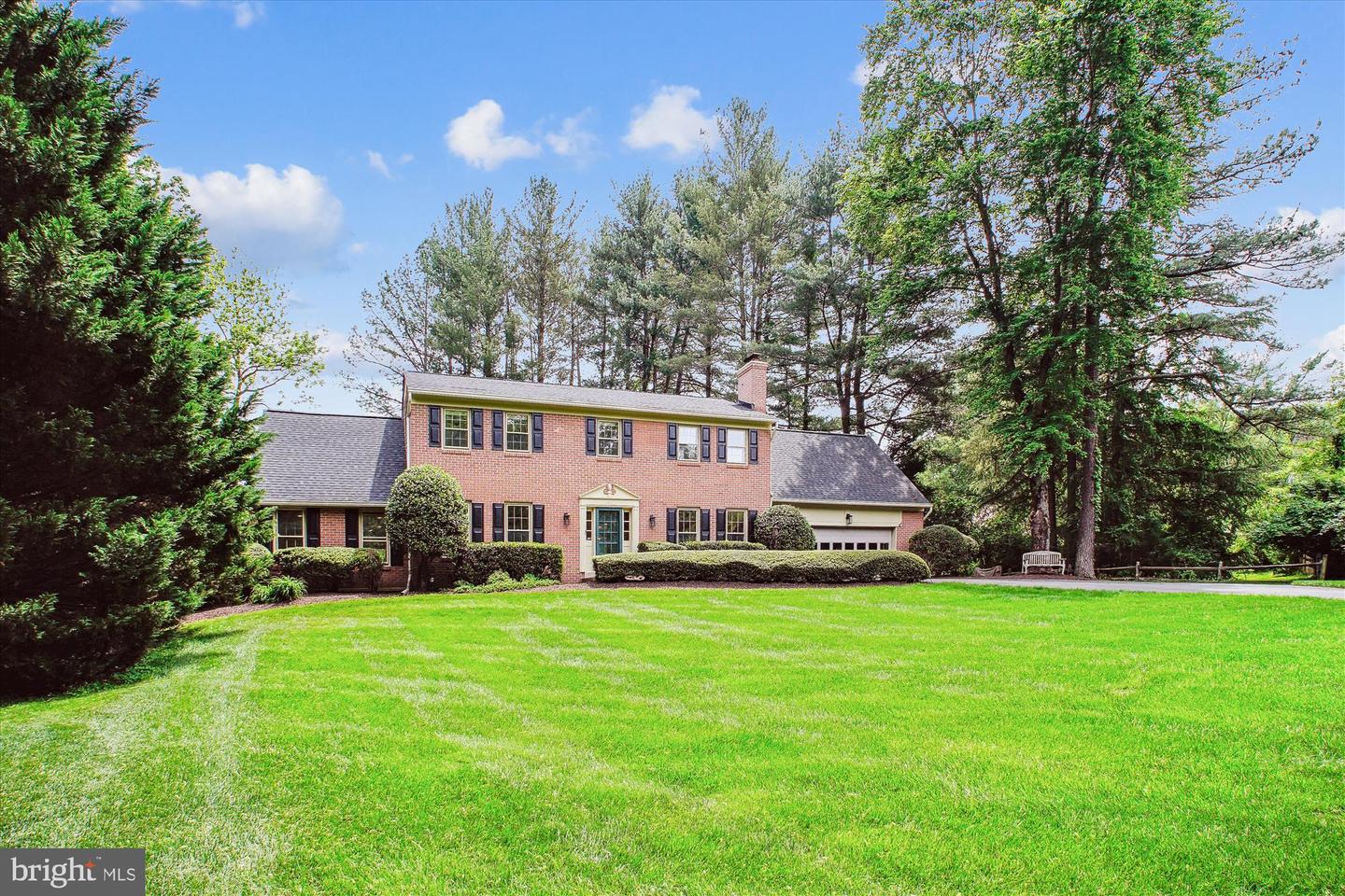 9532 LOCUST HILL DR, GREAT FALLS, Virginia 22066, 5 Bedrooms Bedrooms, ,3 BathroomsBathrooms,Residential,For sale,9532 LOCUST HILL DR,VAFX2239222 MLS # VAFX2239222