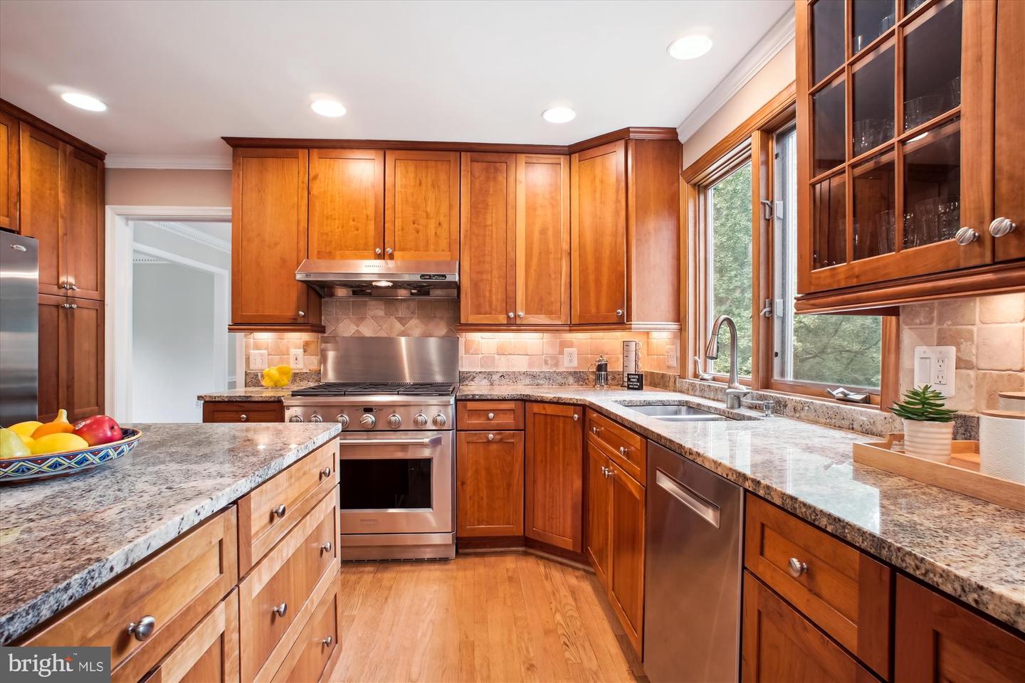 9532 LOCUST HILL DR, GREAT FALLS, Virginia 22066, 5 Bedrooms Bedrooms, ,3 BathroomsBathrooms,Residential,For sale,9532 LOCUST HILL DR,VAFX2239222 MLS # VAFX2239222