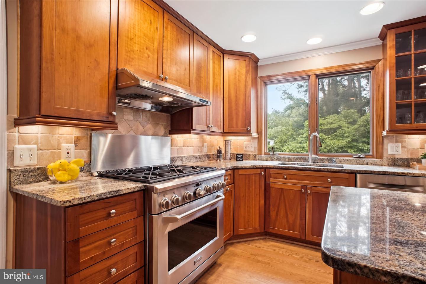 9532 LOCUST HILL DR, GREAT FALLS, Virginia 22066, 5 Bedrooms Bedrooms, ,3 BathroomsBathrooms,Residential,For sale,9532 LOCUST HILL DR,VAFX2239222 MLS # VAFX2239222