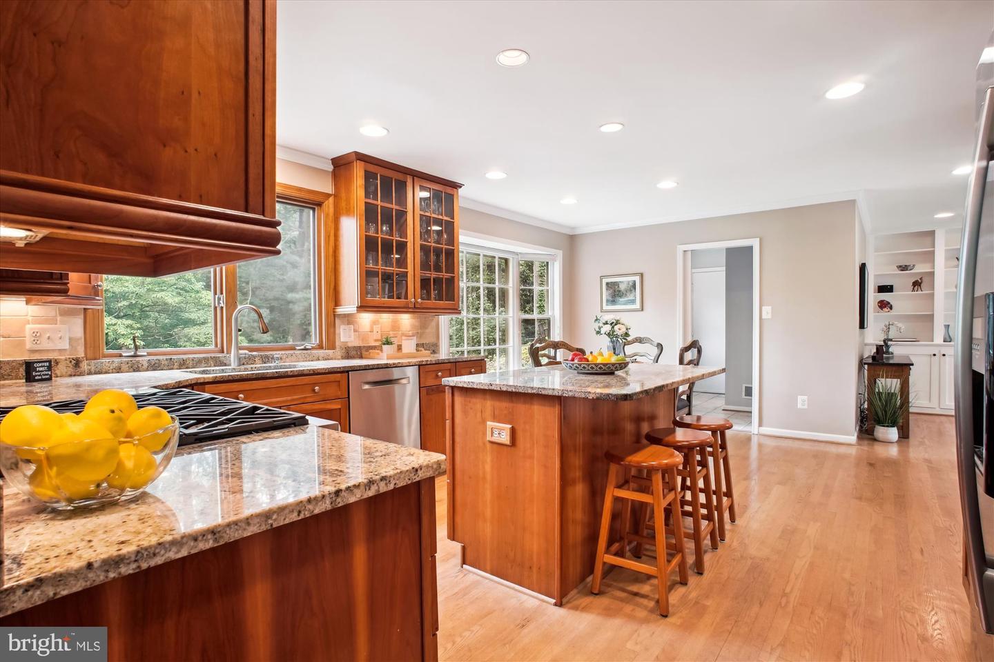 9532 LOCUST HILL DR, GREAT FALLS, Virginia 22066, 5 Bedrooms Bedrooms, ,3 BathroomsBathrooms,Residential,For sale,9532 LOCUST HILL DR,VAFX2239222 MLS # VAFX2239222