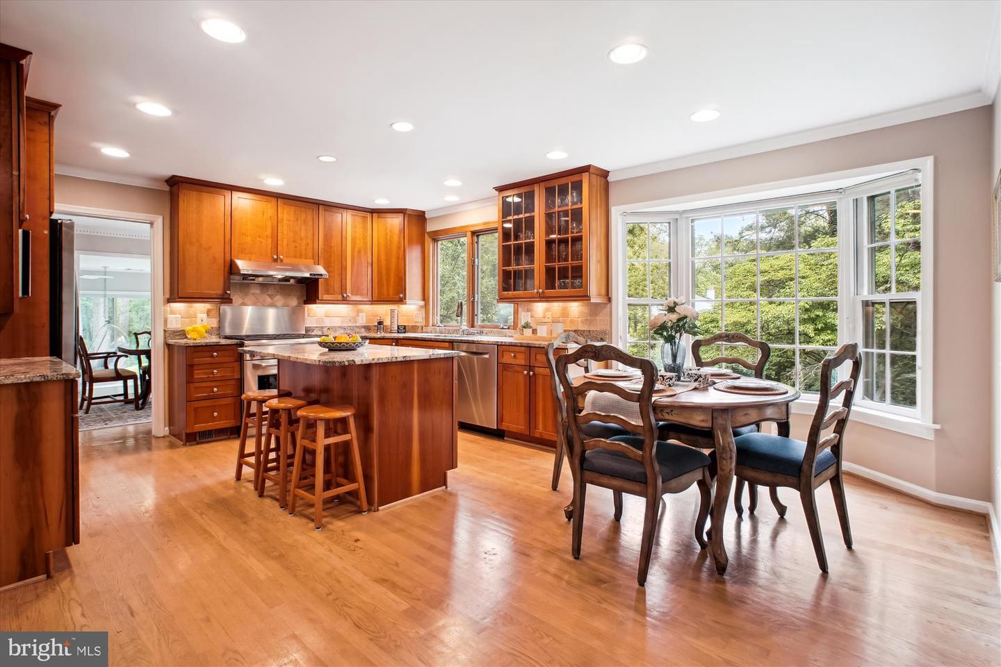 9532 LOCUST HILL DR, GREAT FALLS, Virginia 22066, 5 Bedrooms Bedrooms, ,3 BathroomsBathrooms,Residential,For sale,9532 LOCUST HILL DR,VAFX2239222 MLS # VAFX2239222