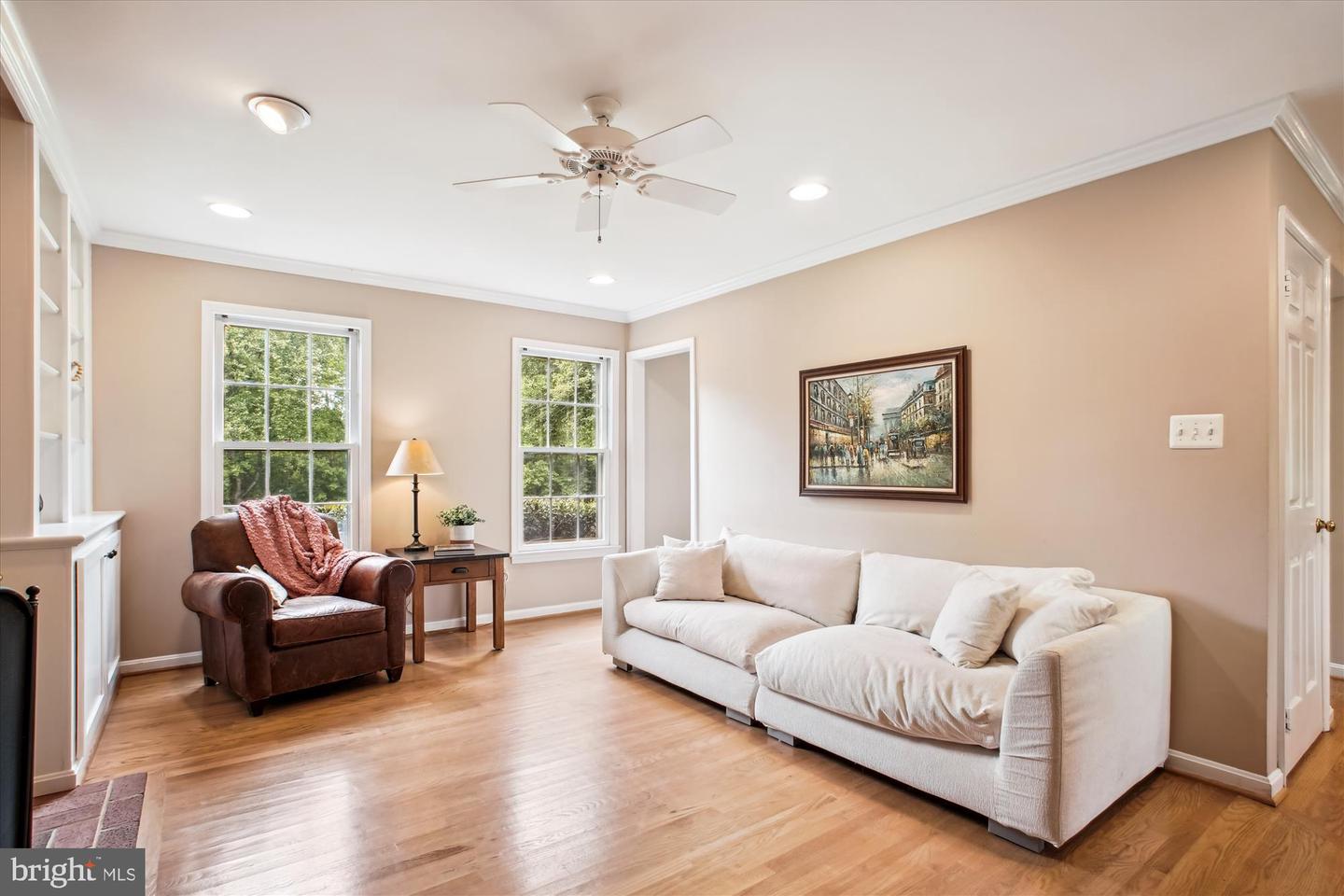 9532 LOCUST HILL DR, GREAT FALLS, Virginia 22066, 5 Bedrooms Bedrooms, ,3 BathroomsBathrooms,Residential,For sale,9532 LOCUST HILL DR,VAFX2239222 MLS # VAFX2239222