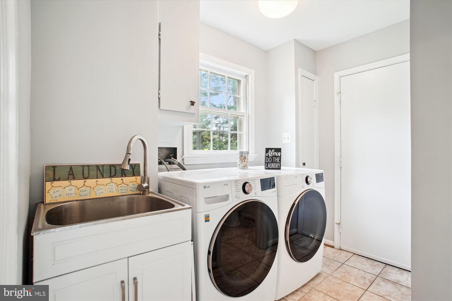 9532 LOCUST HILL DR, GREAT FALLS, Virginia 22066, 5 Bedrooms Bedrooms, ,3 BathroomsBathrooms,Residential,For sale,9532 LOCUST HILL DR,VAFX2239222 MLS # VAFX2239222