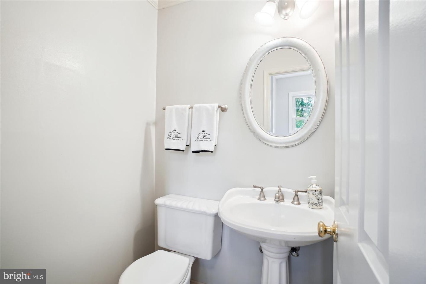 9532 LOCUST HILL DR, GREAT FALLS, Virginia 22066, 5 Bedrooms Bedrooms, ,3 BathroomsBathrooms,Residential,For sale,9532 LOCUST HILL DR,VAFX2239222 MLS # VAFX2239222