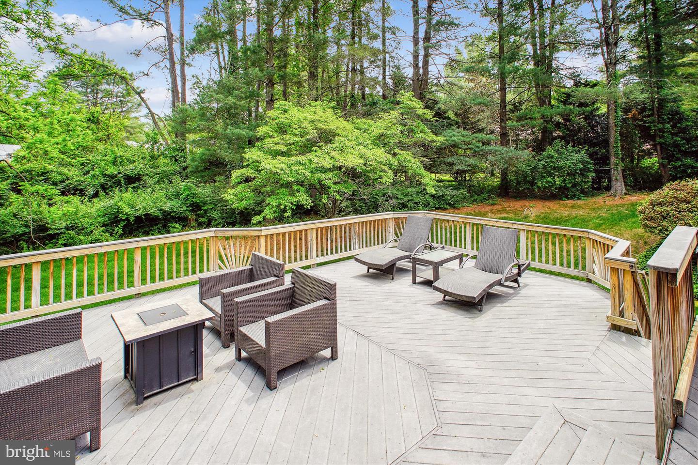 9532 LOCUST HILL DR, GREAT FALLS, Virginia 22066, 5 Bedrooms Bedrooms, ,3 BathroomsBathrooms,Residential,For sale,9532 LOCUST HILL DR,VAFX2239222 MLS # VAFX2239222