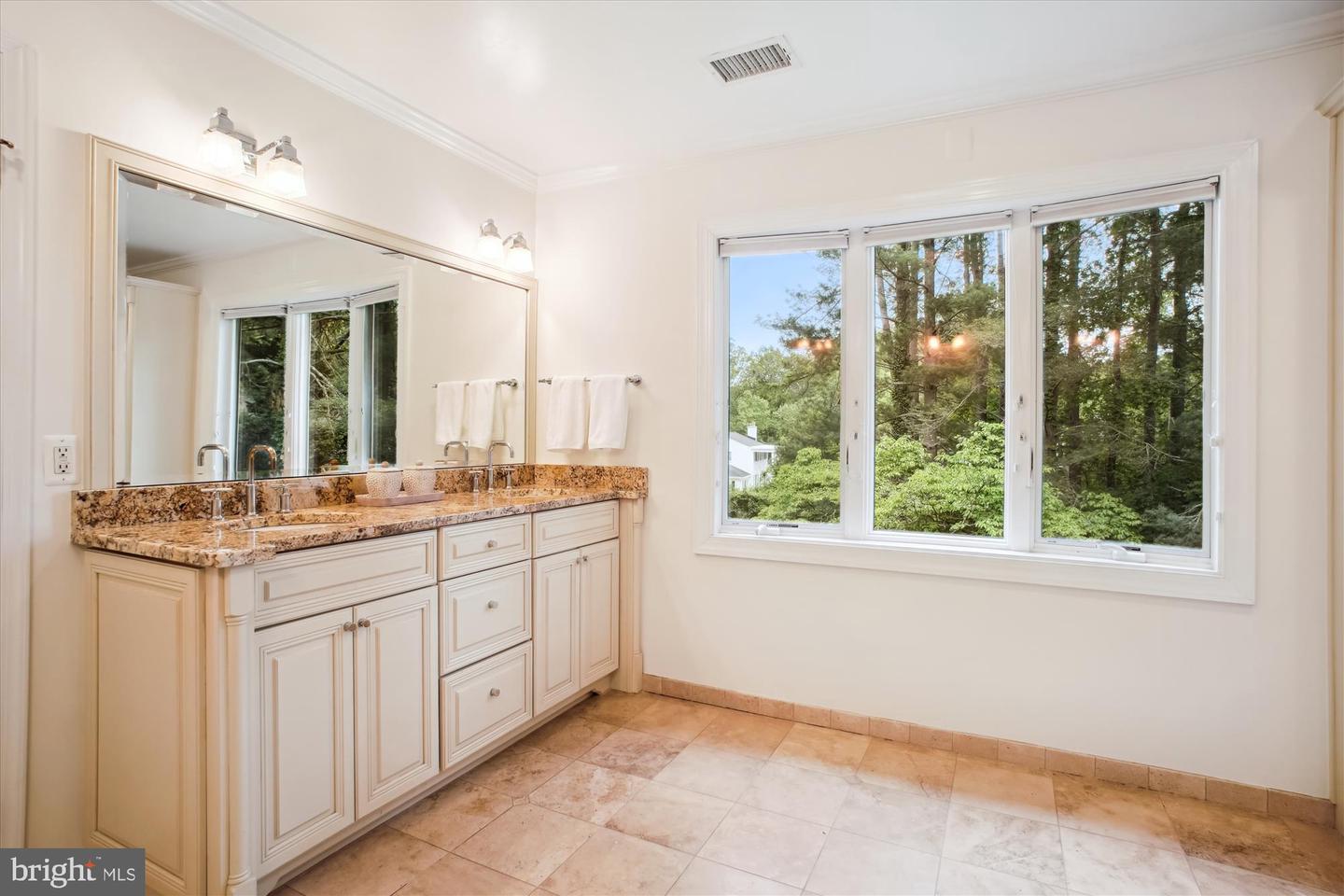 9532 LOCUST HILL DR, GREAT FALLS, Virginia 22066, 5 Bedrooms Bedrooms, ,3 BathroomsBathrooms,Residential,For sale,9532 LOCUST HILL DR,VAFX2239222 MLS # VAFX2239222