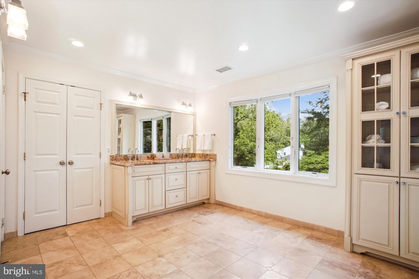 9532 LOCUST HILL DR, GREAT FALLS, Virginia 22066, 5 Bedrooms Bedrooms, ,3 BathroomsBathrooms,Residential,For sale,9532 LOCUST HILL DR,VAFX2239222 MLS # VAFX2239222