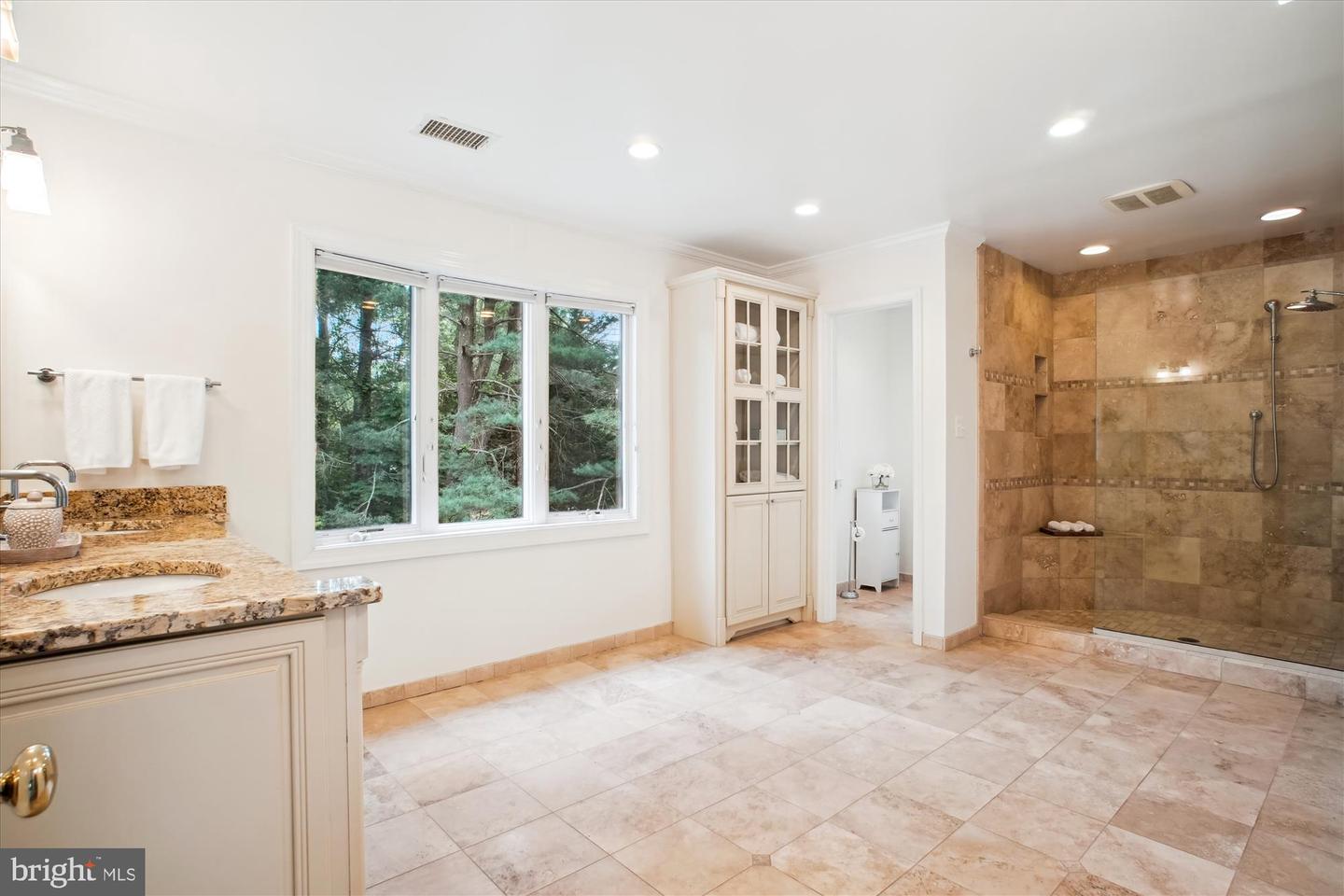 9532 LOCUST HILL DR, GREAT FALLS, Virginia 22066, 5 Bedrooms Bedrooms, ,3 BathroomsBathrooms,Residential,For sale,9532 LOCUST HILL DR,VAFX2239222 MLS # VAFX2239222