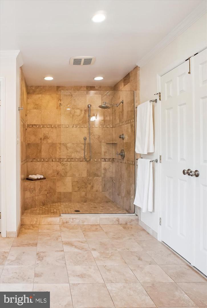 9532 LOCUST HILL DR, GREAT FALLS, Virginia 22066, 5 Bedrooms Bedrooms, ,3 BathroomsBathrooms,Residential,For sale,9532 LOCUST HILL DR,VAFX2239222 MLS # VAFX2239222