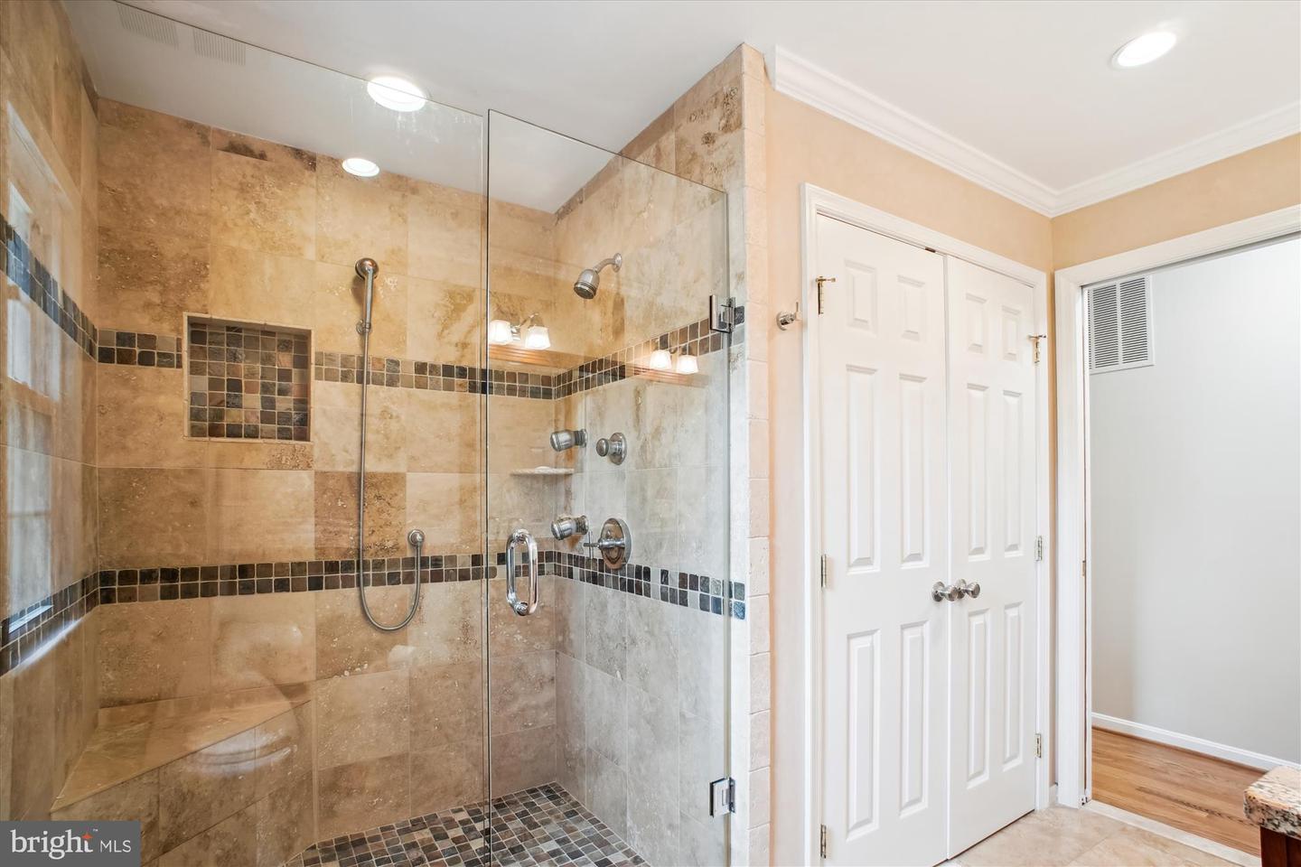 9532 LOCUST HILL DR, GREAT FALLS, Virginia 22066, 5 Bedrooms Bedrooms, ,3 BathroomsBathrooms,Residential,For sale,9532 LOCUST HILL DR,VAFX2239222 MLS # VAFX2239222