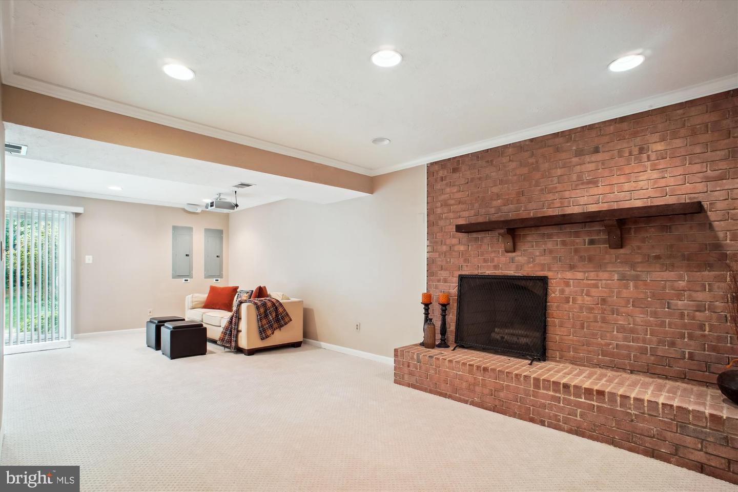 9532 LOCUST HILL DR, GREAT FALLS, Virginia 22066, 5 Bedrooms Bedrooms, ,3 BathroomsBathrooms,Residential,For sale,9532 LOCUST HILL DR,VAFX2239222 MLS # VAFX2239222