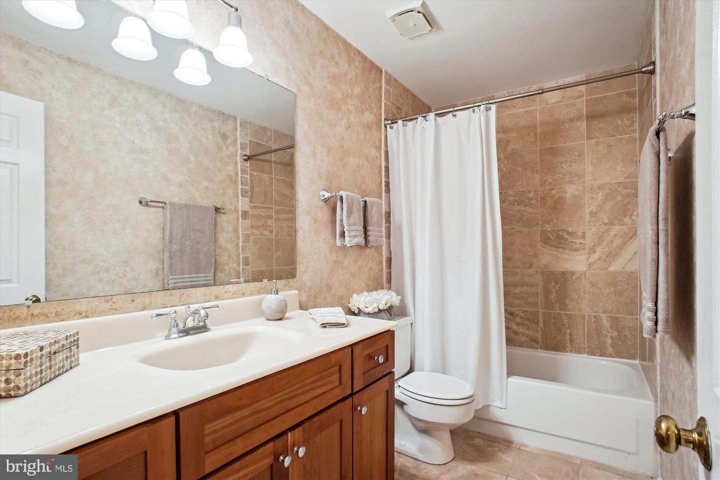 9532 LOCUST HILL DR, GREAT FALLS, Virginia 22066, 5 Bedrooms Bedrooms, ,3 BathroomsBathrooms,Residential,For sale,9532 LOCUST HILL DR,VAFX2239222 MLS # VAFX2239222