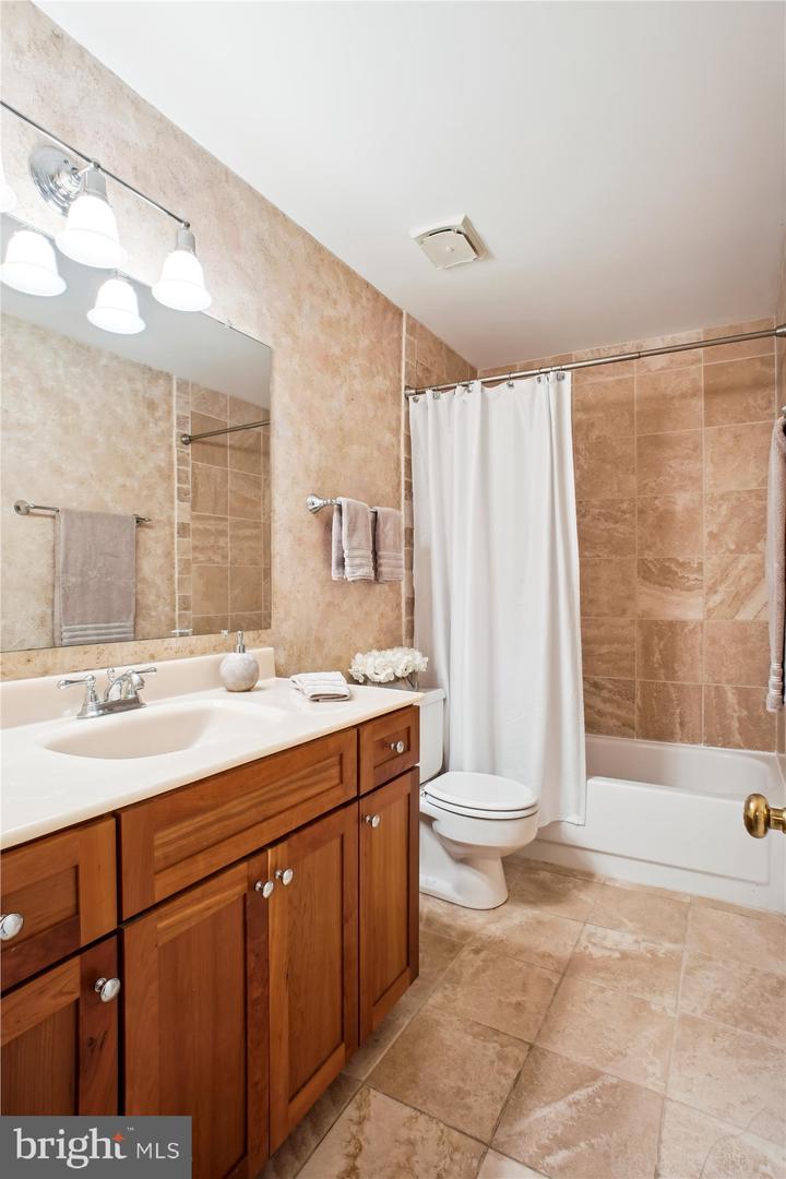 9532 LOCUST HILL DR, GREAT FALLS, Virginia 22066, 5 Bedrooms Bedrooms, ,3 BathroomsBathrooms,Residential,For sale,9532 LOCUST HILL DR,VAFX2239222 MLS # VAFX2239222