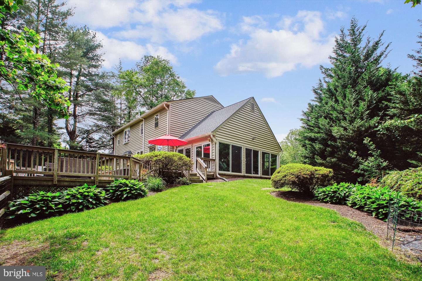 9532 LOCUST HILL DR, GREAT FALLS, Virginia 22066, 5 Bedrooms Bedrooms, ,3 BathroomsBathrooms,Residential,For sale,9532 LOCUST HILL DR,VAFX2239222 MLS # VAFX2239222