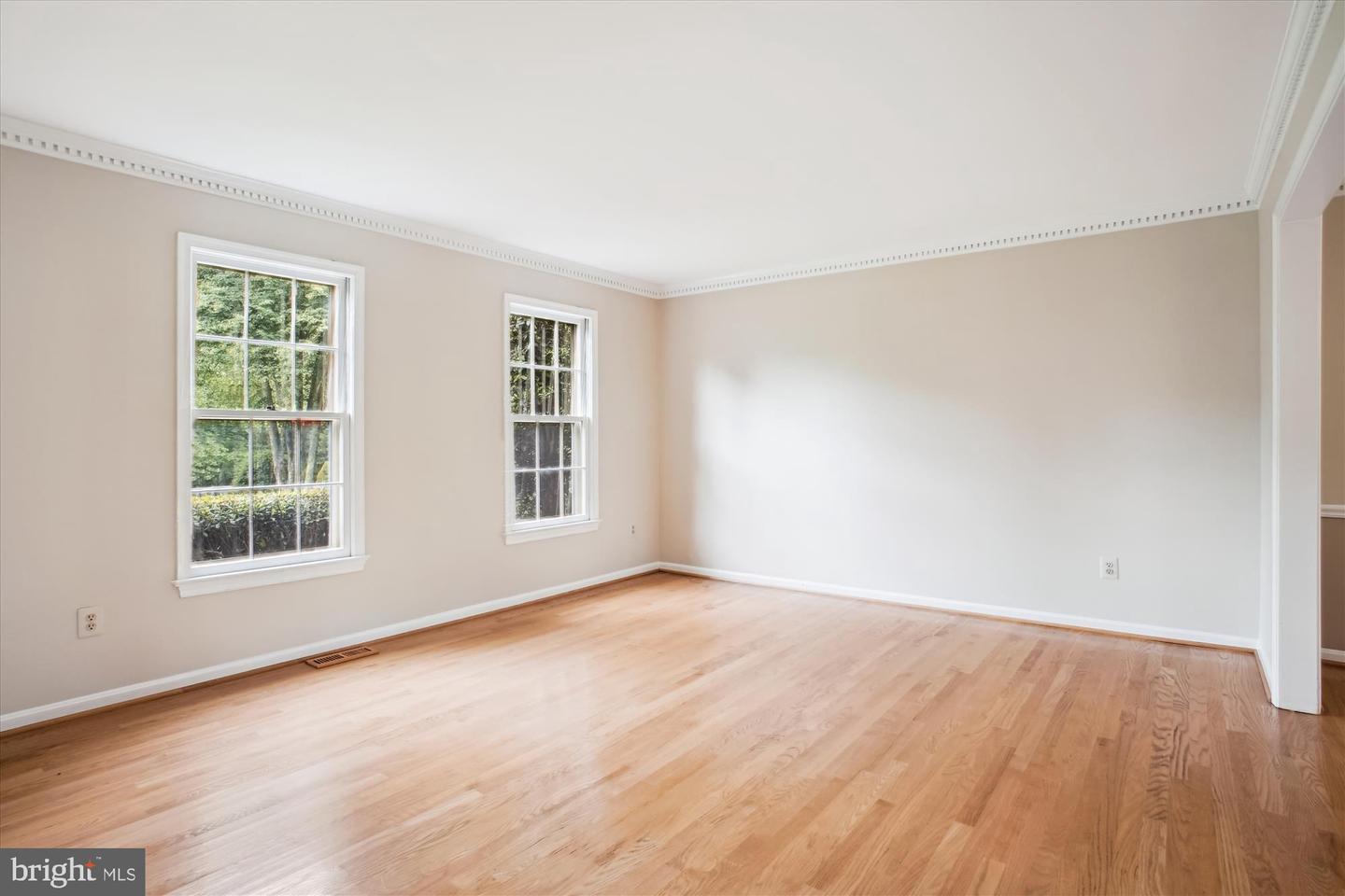 9532 LOCUST HILL DR, GREAT FALLS, Virginia 22066, 5 Bedrooms Bedrooms, ,3 BathroomsBathrooms,Residential,For sale,9532 LOCUST HILL DR,VAFX2239222 MLS # VAFX2239222