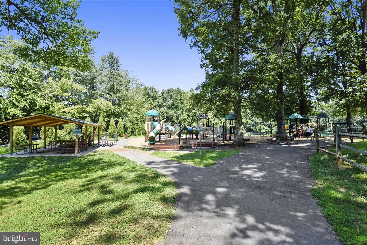 9532 LOCUST HILL DR, GREAT FALLS, Virginia 22066, 5 Bedrooms Bedrooms, ,3 BathroomsBathrooms,Residential,For sale,9532 LOCUST HILL DR,VAFX2239222 MLS # VAFX2239222