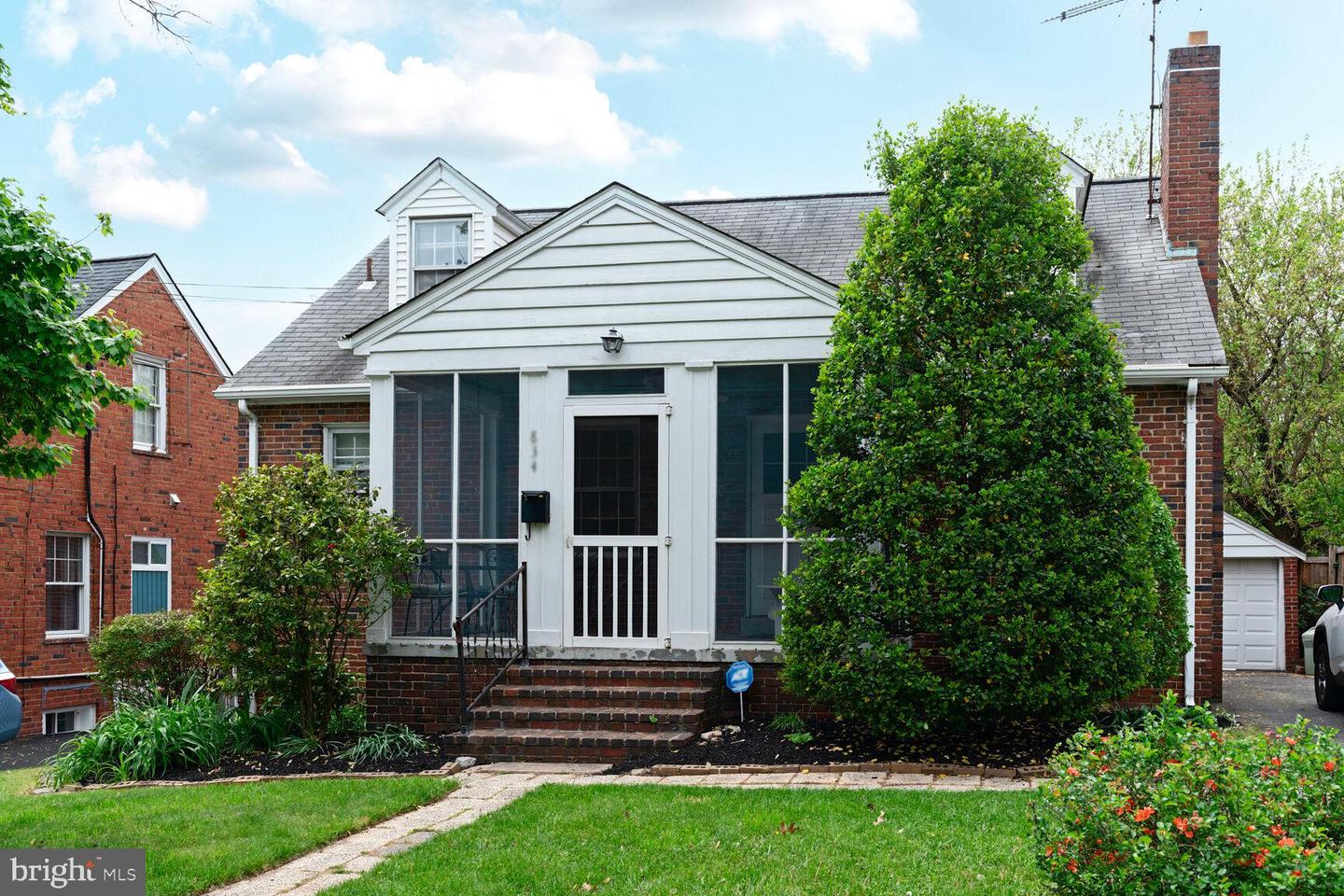 834 N ABINGDON ST, ARLINGTON, Virginia 22203, 4 Bedrooms Bedrooms, ,2 BathroomsBathrooms,Residential,For sale,834 N ABINGDON ST,VAAR2057106 MLS # VAAR2057106