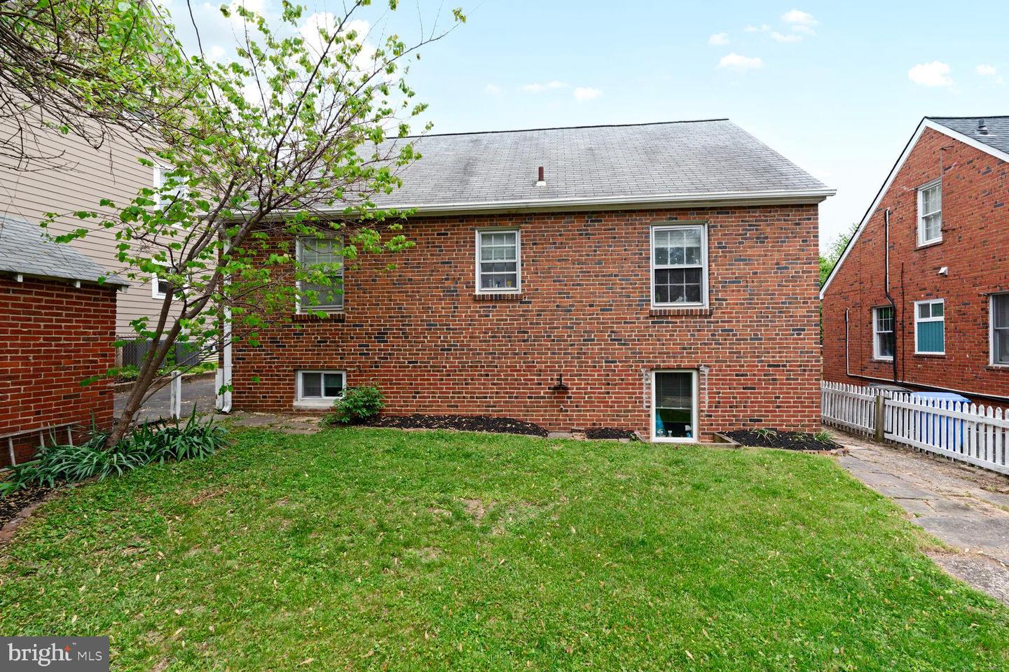 834 N ABINGDON ST, ARLINGTON, Virginia 22203, 4 Bedrooms Bedrooms, ,2 BathroomsBathrooms,Residential,For sale,834 N ABINGDON ST,VAAR2057106 MLS # VAAR2057106