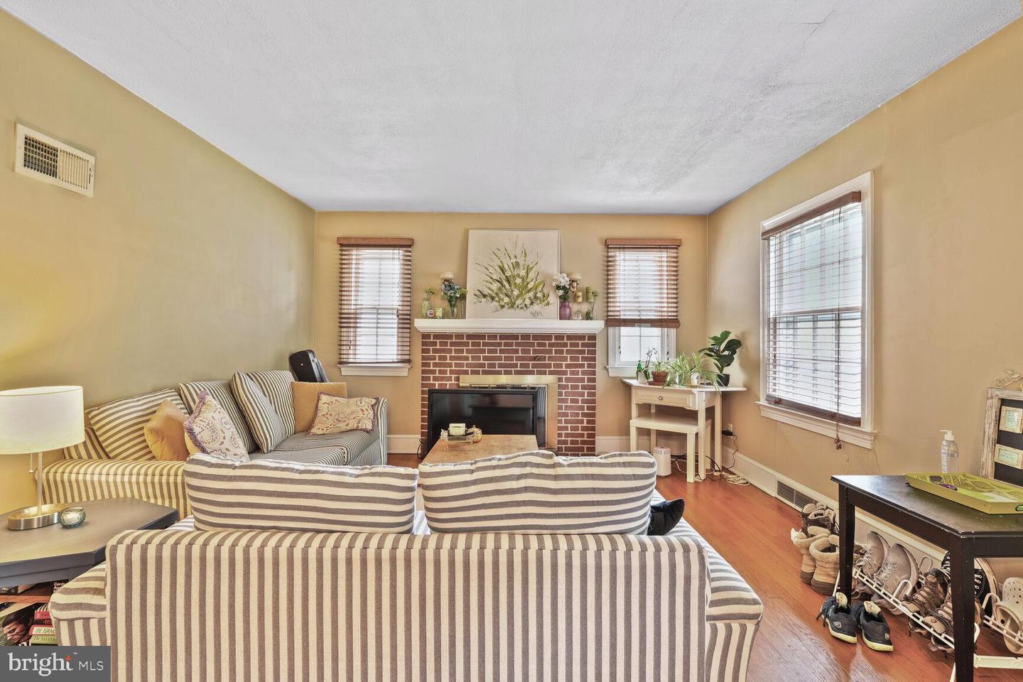 834 N ABINGDON ST, ARLINGTON, Virginia 22203, 4 Bedrooms Bedrooms, ,2 BathroomsBathrooms,Residential,For sale,834 N ABINGDON ST,VAAR2057106 MLS # VAAR2057106