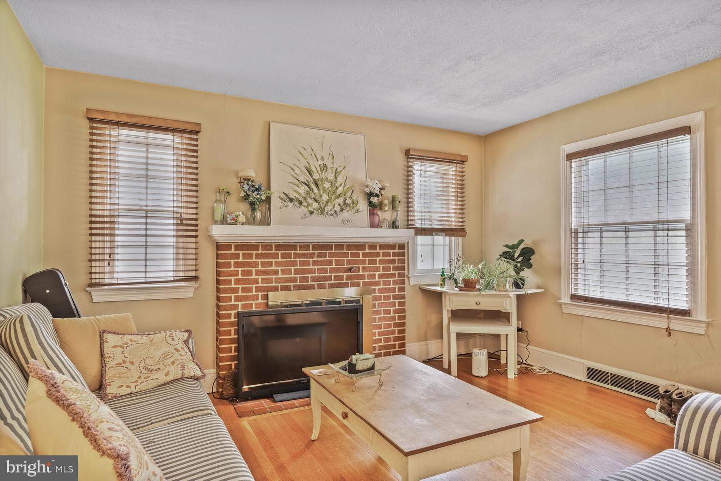 834 N ABINGDON ST, ARLINGTON, Virginia 22203, 4 Bedrooms Bedrooms, ,2 BathroomsBathrooms,Residential,For sale,834 N ABINGDON ST,VAAR2057106 MLS # VAAR2057106
