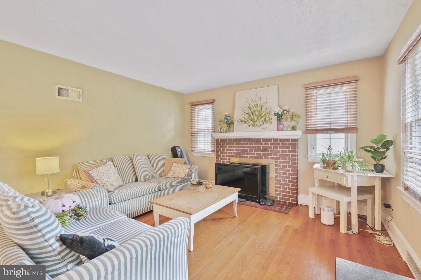 834 N ABINGDON ST, ARLINGTON, Virginia 22203, 4 Bedrooms Bedrooms, ,2 BathroomsBathrooms,Residential,For sale,834 N ABINGDON ST,VAAR2057106 MLS # VAAR2057106