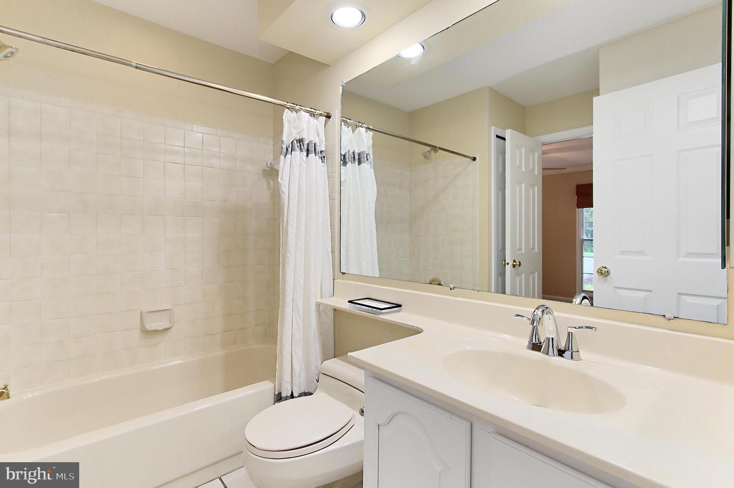15331 OAKMERE PL, CENTREVILLE, Virginia 20120, 4 Bedrooms Bedrooms, ,4 BathroomsBathrooms,Residential,For sale,15331 OAKMERE PL,VAFX2239026 MLS # VAFX2239026