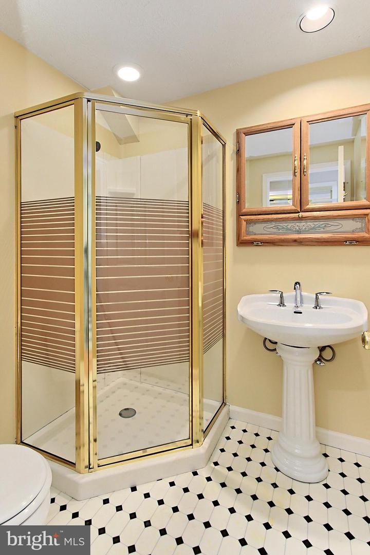 15331 OAKMERE PL, CENTREVILLE, Virginia 20120, 4 Bedrooms Bedrooms, ,4 BathroomsBathrooms,Residential,For sale,15331 OAKMERE PL,VAFX2239026 MLS # VAFX2239026