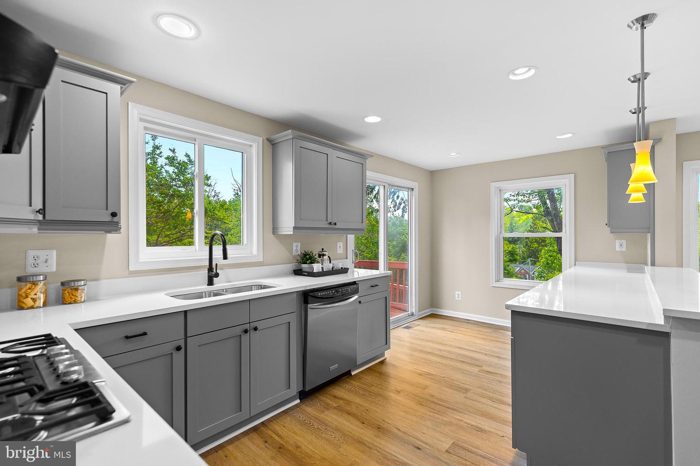 5802 15TH ST N, ARLINGTON, Virginia 22205, 4 Bedrooms Bedrooms, ,2 BathroomsBathrooms,Residential,For sale,5802 15TH ST N,VAAR2057136 MLS # VAAR2057136