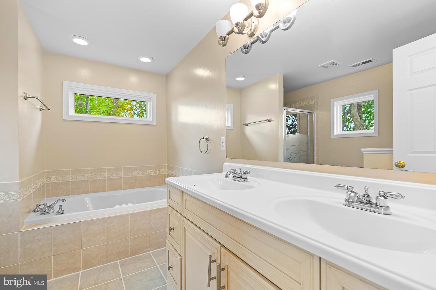 5802 15TH ST N, ARLINGTON, Virginia 22205, 4 Bedrooms Bedrooms, ,2 BathroomsBathrooms,Residential,For sale,5802 15TH ST N,VAAR2057136 MLS # VAAR2057136